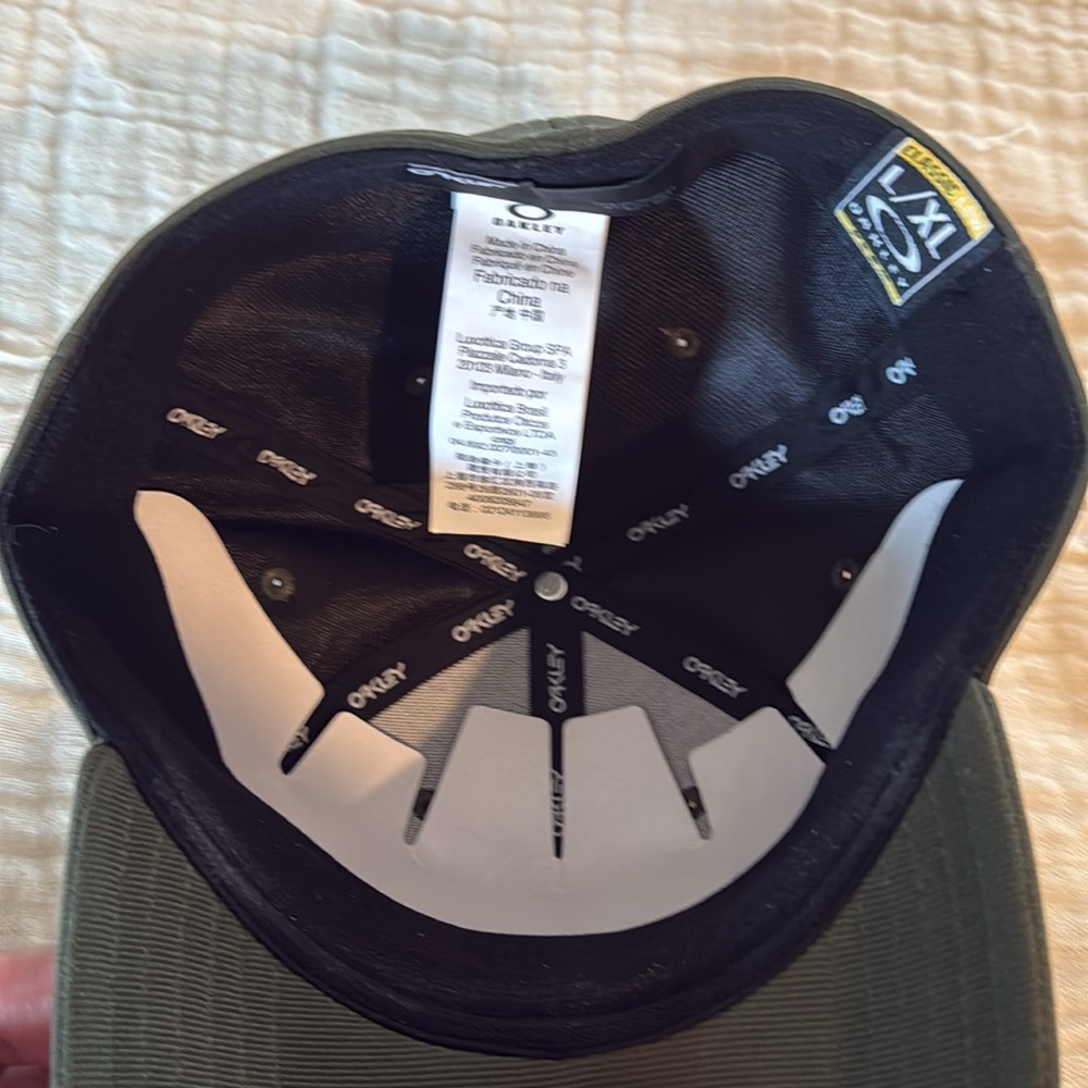 Oakley Dark Olive Flexfit Cap size L//XL  classic Low brand new range cap - Picture 4 of 5